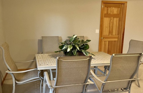 Northgate House | Awesome Vacation Getaway with 3 Queen beds, large Hot Tub, Air Hockey