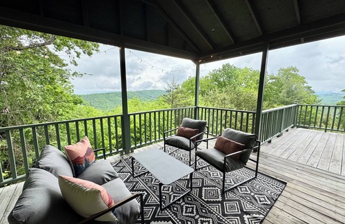 Pine Creek Cabin | Awesome views - private mountaintop cabin - outdoor fire pit + pet friendly!