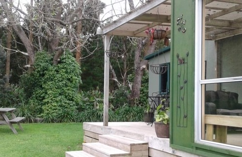 Pyes Pa Cottage | Awesome views Stunning sunsets A quiet relaxing spot only ten minutes from town