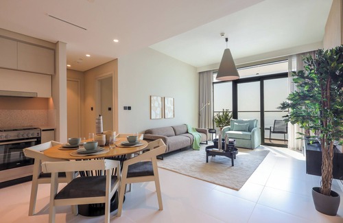 Madinat Zayed Apartment | Aya - Exquisite Beachfront 1BR Living in Palm Jumeirah