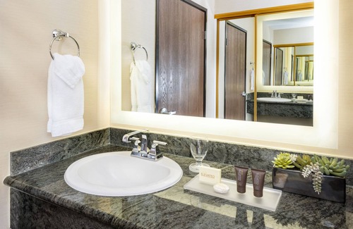 Ontario Hotel | Ayres Suites Ontario at the Mills Mall - Rancho Cucamonga