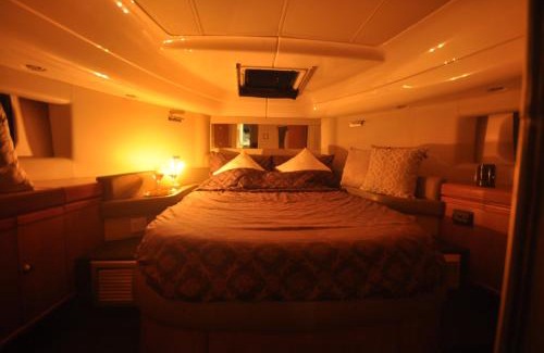 Samphao Lom Hotel | ayutthaya river camp and yacht charter