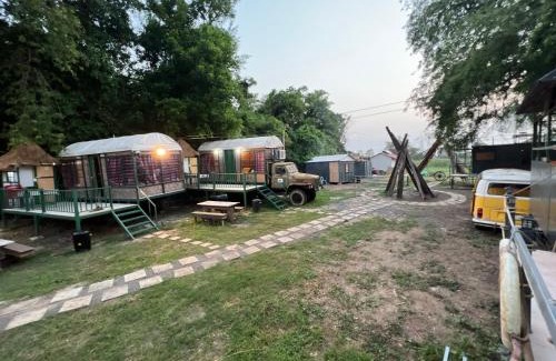 Samphao Lom Hotel | ayutthaya river camp and yacht charter