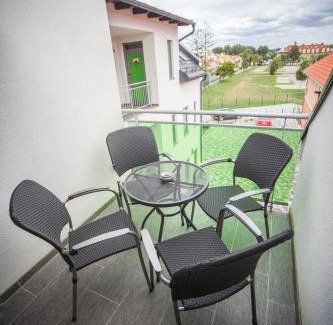 Sarvar Apartment | Azúr Ház Gyöngyvirág Apartman
