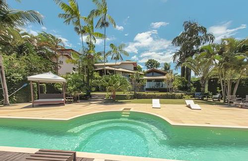 Santa Cruz Cabralia House | AZORAI - Refúgio Exclusivo para até 27 Pessoas com Piscina Vista Mar e Hidromassagem