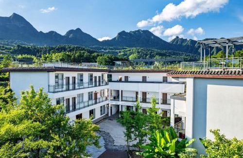Wulingyuan Hotel | Azure Peaks-English Services-At National Forest Park with Free Shuttle