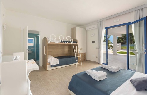 La Strea House | B&B Dreams and Delights - Familiare Street View