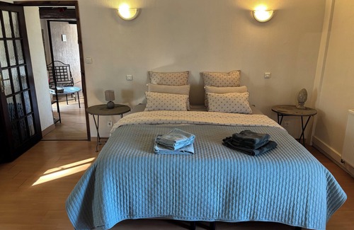 Saint-Martin-des-Fontaines Bed & Breakfast | B&B suite with swimming pool between Puy du fou and the ocean
