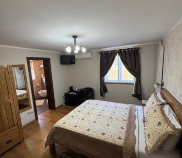 Jezerce Bed & Breakfast | B&B Millenium House