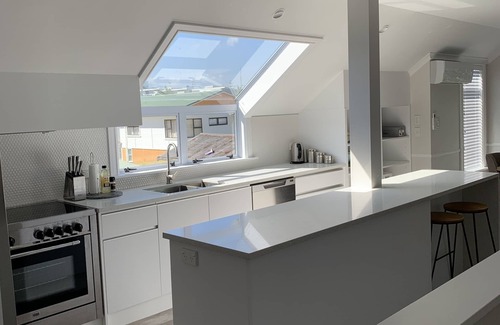 Mount Maunganui House | B.E.A.C.H Hideaway, in the heart of Mount Maunganui!