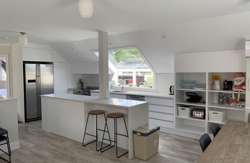 Mount Maunganui House | B.E.A.C.H Hideaway, in the heart of Mount Maunganui!