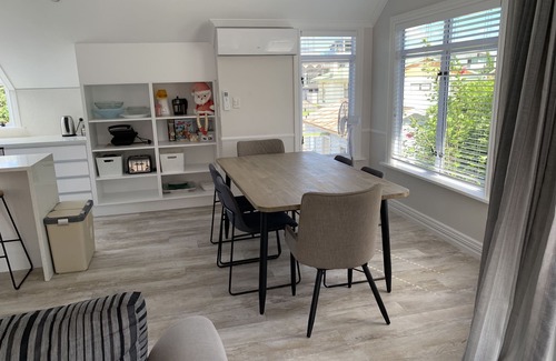 Mount Maunganui House | B.E.A.C.H Hideaway, in the heart of Mount Maunganui!