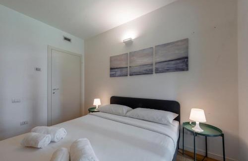 Varesine Apartment | B Home - Elegant Apt with Terrace & Gym