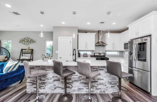 Northside Apartment | B-Inspired as you enjoy your stay in the wonderful Houston Area.