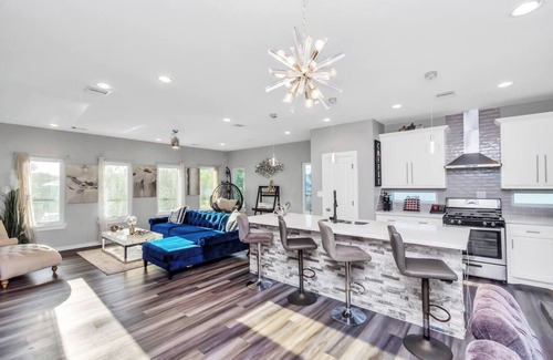 Northside Apartment | B-Inspired as you enjoy your stay in the wonderful Houston Area.