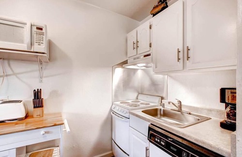 Yosemite West Condo | (B112) Studio Condominiums