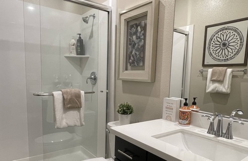 Roseville House | B2- Nice Private bedroom and bathroom in Roseville
