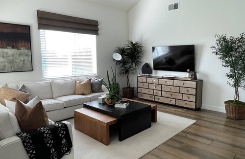 Roseville House | B3- Exclusive suite private bedroom and bathroom at Roseville
