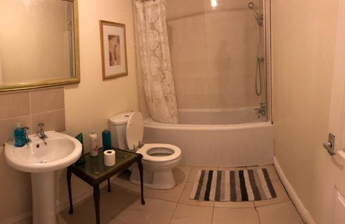 Ashton-under-Lyne Bed & Breakfast | B4-Jacks Court