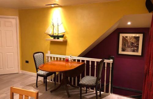 Ashton-under-Lyne Bed & Breakfast | B5-Jacks Court