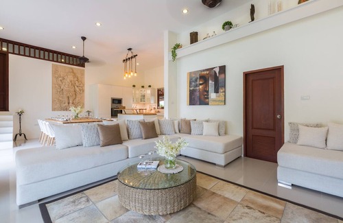 Bophut Villa | Baan Lily A Spacious 5 bedroom Villa With Pool and Jacuzzi, gym and games room