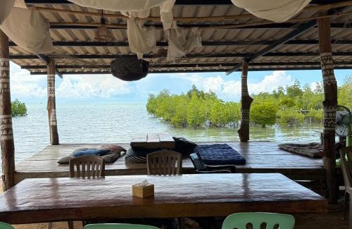 Ko Phaluai House | Baan Plai Laem Homestay at Koh Paluay