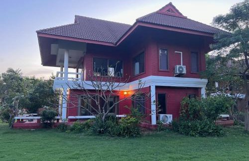 Laem Phak Bia House | Baan Plumeria บ้านภูมิเรีย