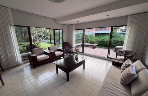 Laem Phak Bia House | Baan Plumeria บ้านภูมิเรีย