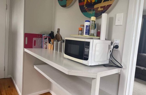Two Mile Bay House | Bach 70 Summary: Brin