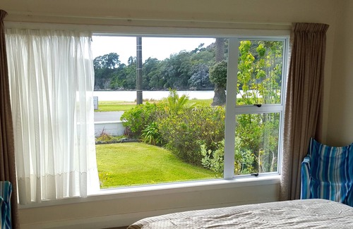 Whitianga Cottage | Bach at The Beach - Whitianga Holiday Home