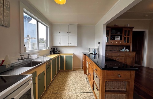 Westshore House | Bach Boy, Charlie. Kiwi Bach with location
