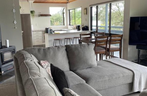 Otumoetai House | Bach on Daisy
