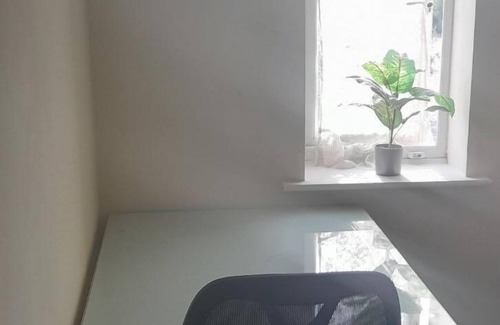 Luton Apartment | Bachelor Pod for Contractors