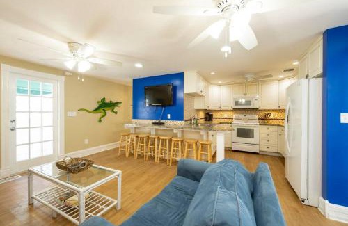 Old Town House | BachelorPARTY HQ for 16-Feet to Duval-Pool-Hot tub