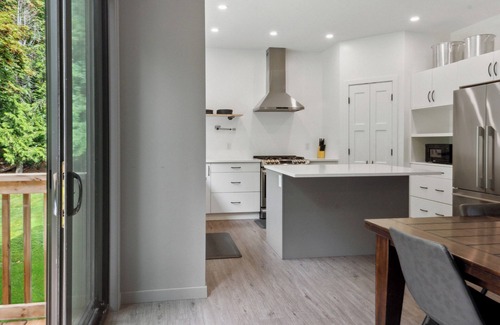 Westholme House | Backyard Bliss! Family and dog friendly home steps from River