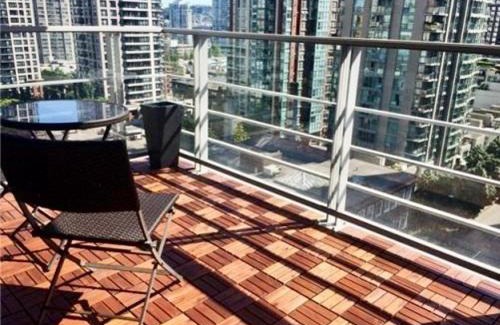 Coal Harbour Apartment | Bad Melville