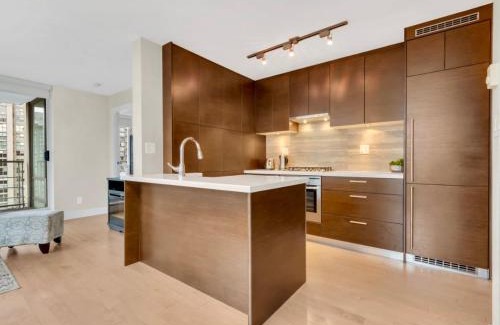 Coal Harbour Apartment | Bad Melville