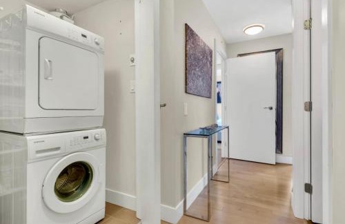 Coal Harbour Apartment | Bad Melville