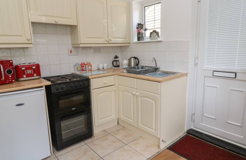 Looe Cottage | BADGER SETT IN GRANITE HENGE NEAR LOOE, family friendly in Looe