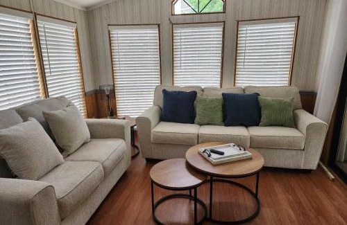 New London House | Badin Shores Lake Home Lots of Amenities