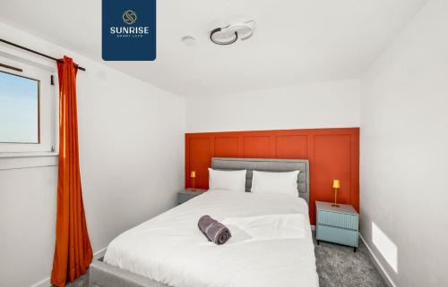 Dundee House | Baffin Townhouse - INVOICE and REDUCED PRICE only via SUNRISE SHORT LETS DUNDEE, 3 bedrooms with 4 beds, Newly Refurbished, Fully Equipped, Free Parking, Amazing Views - Long Stays Available