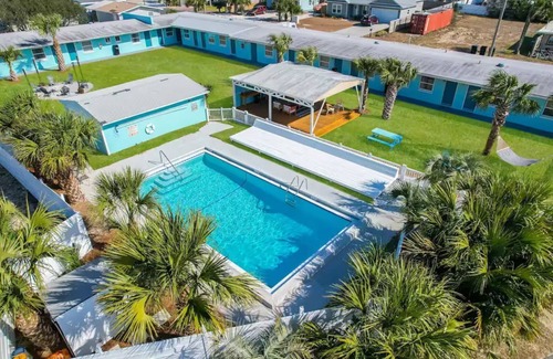 Bahama Beach Apartment | Bahama Breeze | Play in the Sand, not snow!