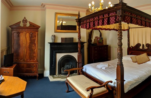 Lincoln Hotel | Bail House