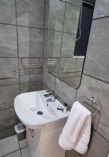 Bloemfontein Cabin | Bains Lodge - Sustainable Electricity