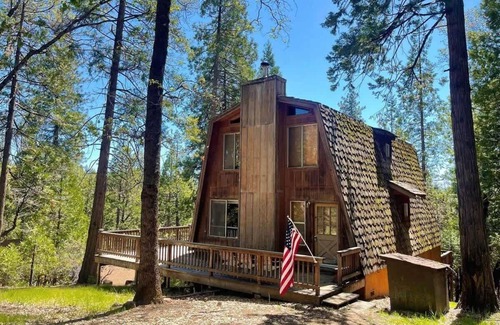Twain Harte House | 🏞️ Baio Cabin – Rustic Retreat w/Twain Harte Lake Access & Spacious Deck