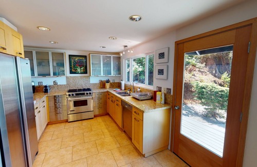Trinidad House | Baker Beach House - NEW LOWER RATE & GREAT VALUE w/Hot Tub and ocean views!