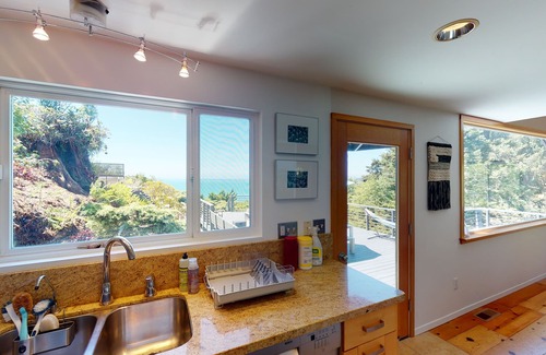 Trinidad House | Baker Beach House - NEW LOWER RATE & GREAT VALUE w/Hot Tub and ocean views!
