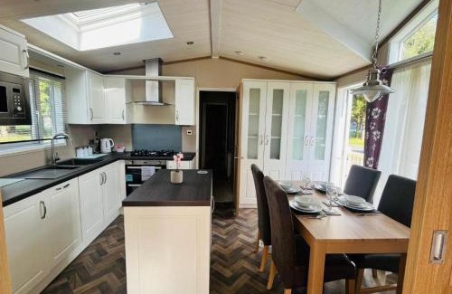 Allerthorpe House | Bakers Lodge with Hot Tub