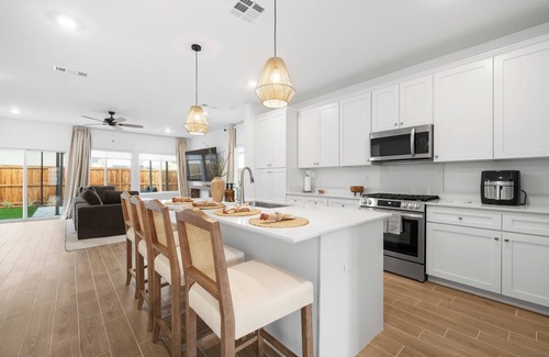 Greenacres House | Bakersfield New NW Home – Fully Furnished & Ready. Upscale + Kitchen Amenities