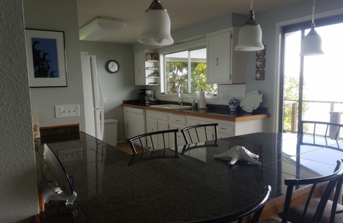 Coupeville House | Bakerview Beach House-BEAUTIFUL OCEAN FRONT LIVING! Pet friendly!